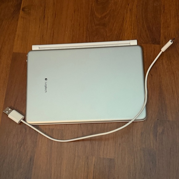 Logitech White Tablet Keyboard - Picture 3 of 4